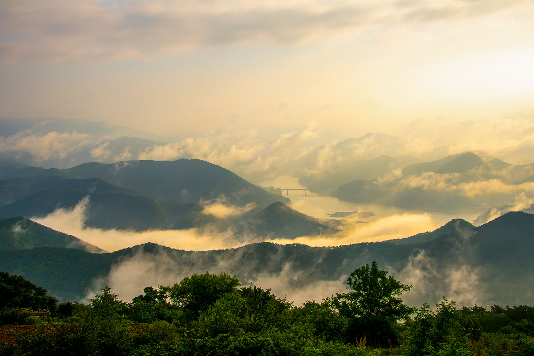 PHOTO BY  | NIKON D850 | 2024:06:16 06:37:57 | ISO-400 | 1/1250 sec | f 13 | 40 mm | EV=0 | ● WIDTH:1700 pixels  HEIGHT:1133 pixels