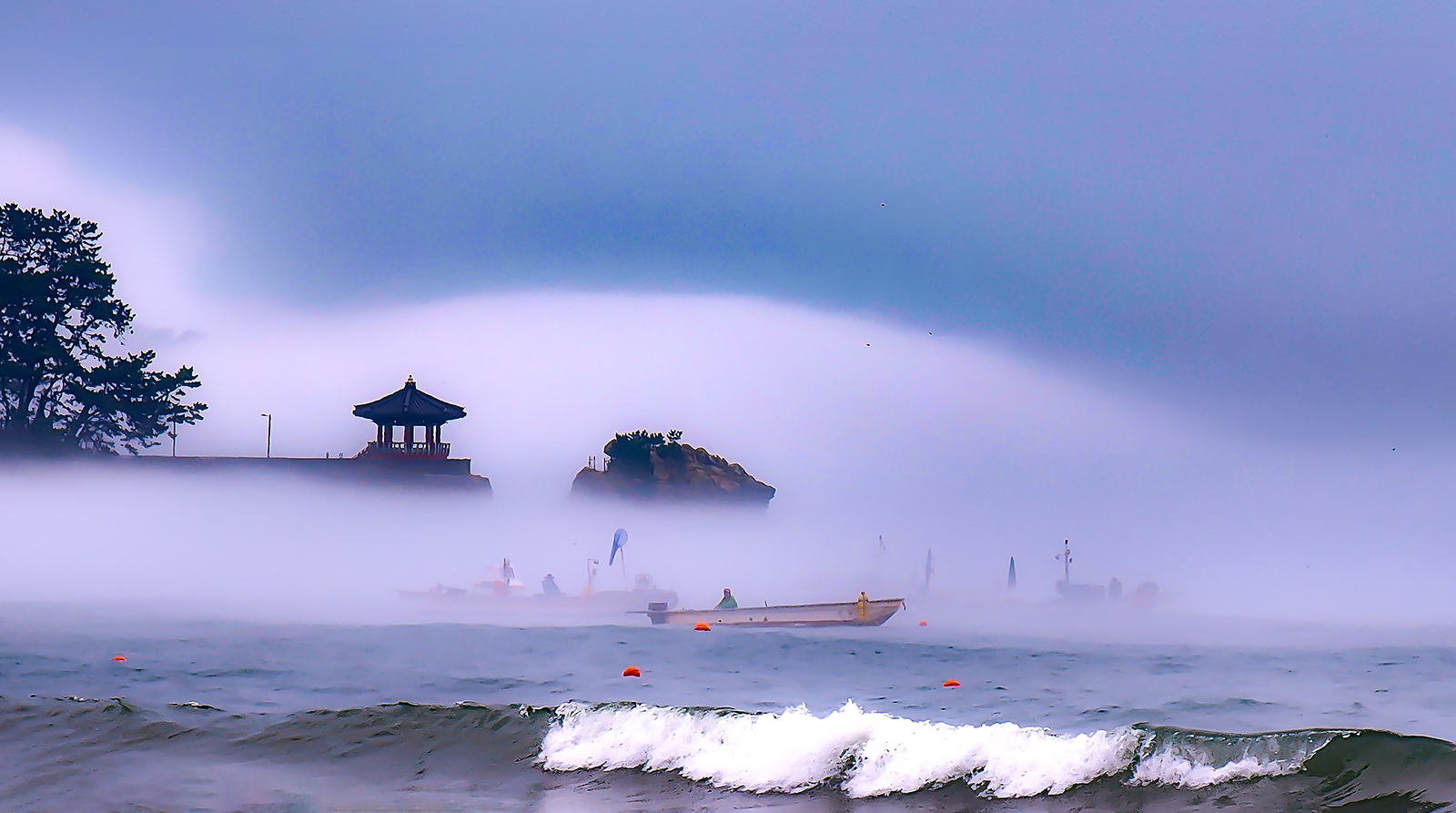 PHOTO BY  | SM-S908N | 2024:07:19 10:23:43 | ISO-40 | 674711/200000000 sec | f 4.9 | 27.2 mm | EV=0 | ● WIDTH:1600 pixels  HEIGHT:893 pixels