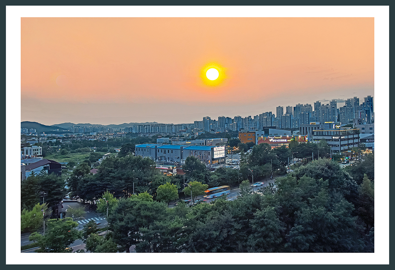 PHOTO BY  | NIKON D5500 | 2024:07:14 20:00:44 | ISO-200 | 1/10 sec | f 3.5 | 20 mm | EV=0 | ● WIDTH:1300 pixels  HEIGHT:889 pixels