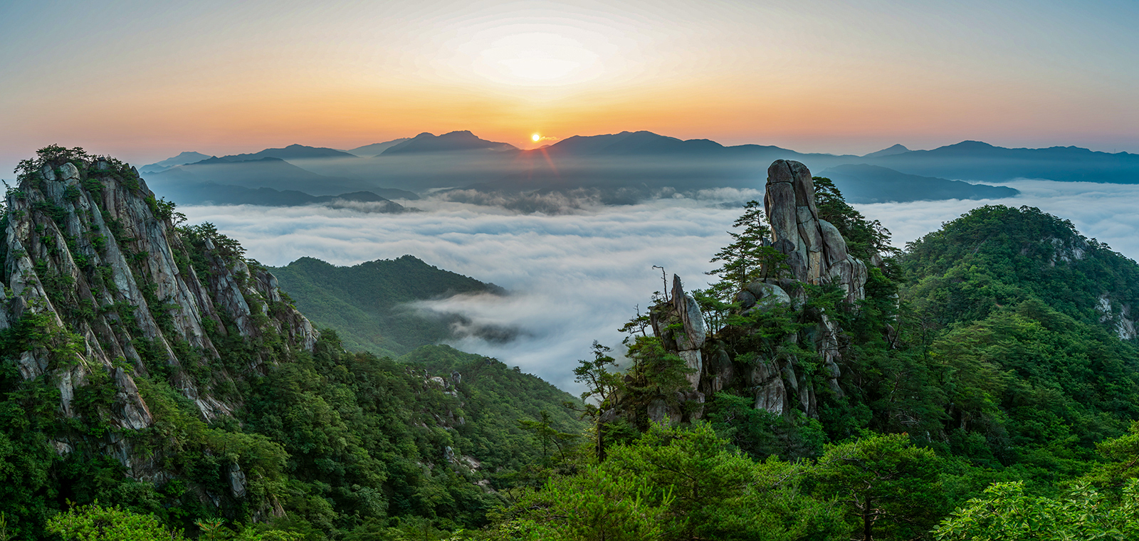 PHOTO BY MINKYUKIM | Canon EOS 5D Mark III | 2024:07:11 05:06:33 | ISO-200 | 1/40 sec | f 9 | 34 mm | EV=0 | ● WIDTH:1600 pixels  HEIGHT:760 pixels