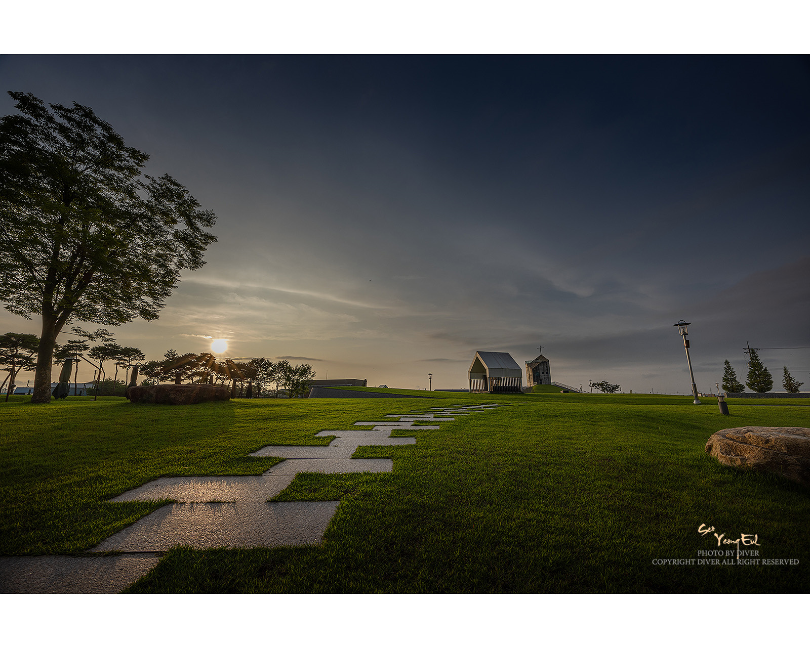 PHOTO BY  | Canon EOS R5 | 2024:07:11 19:05:41 | ISO-100 | 1/160 sec | f 11 | 14 mm | EV=0 | ● WIDTH:1600 pixels  HEIGHT:1281 pixels