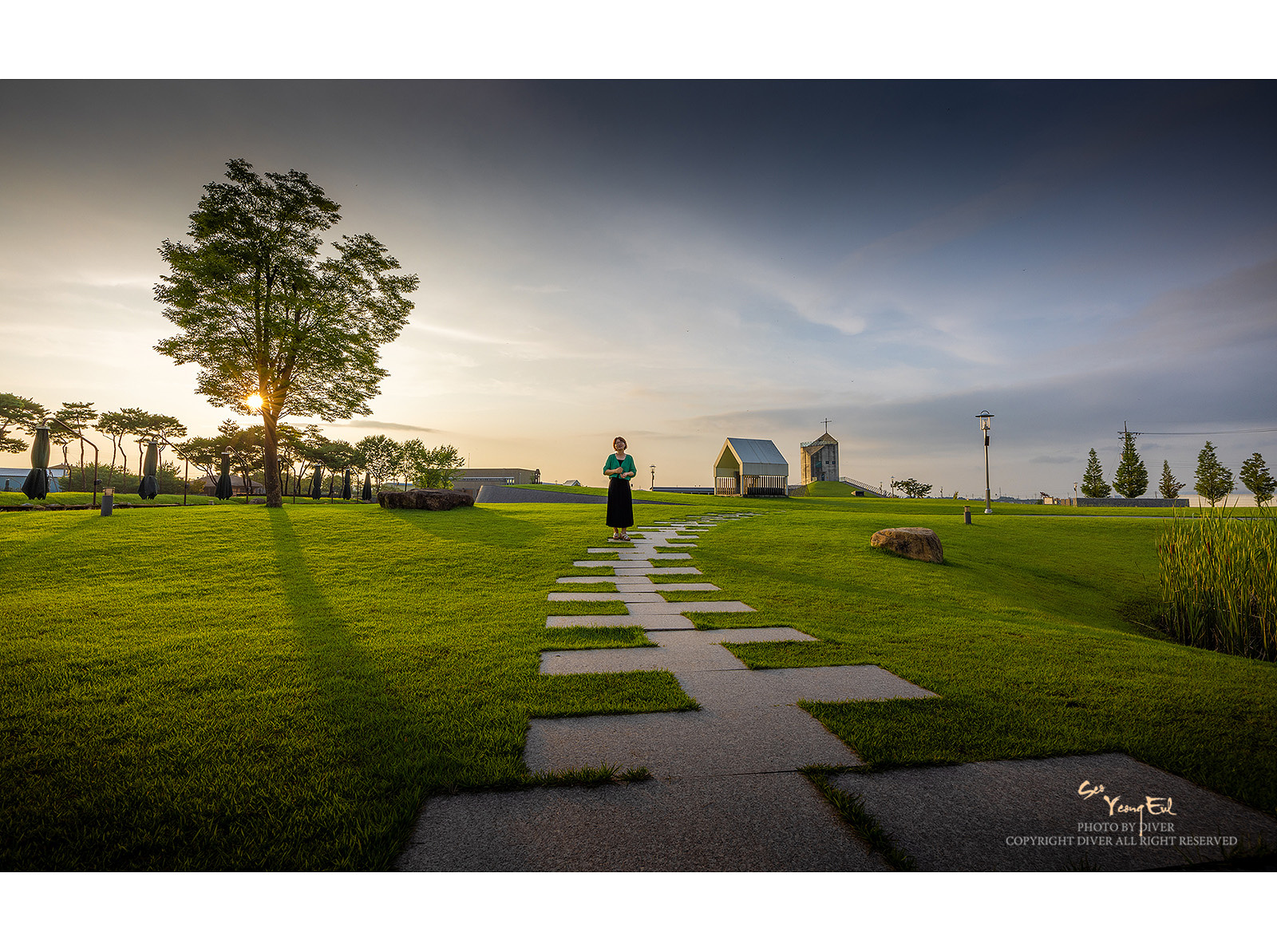 PHOTO BY  | Canon EOS R5 | 2024:07:11 19:04:30 | ISO-100 | 1/160 sec | f 11 | 16 mm | EV=0 | ● WIDTH:1600 pixels  HEIGHT:1193 pixels