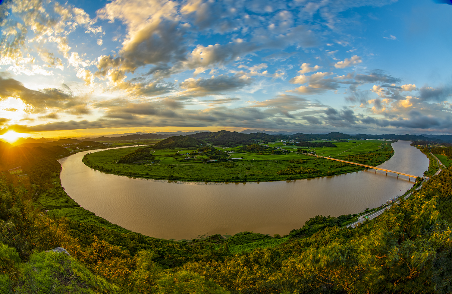 PHOTO BY  | NIKON D850 | 2024:07:22 05:43:52 | ISO-100 | 1/40 sec | f 9 | 14 mm | EV=0 | ● WIDTH:1500 pixels  HEIGHT:975 pixels