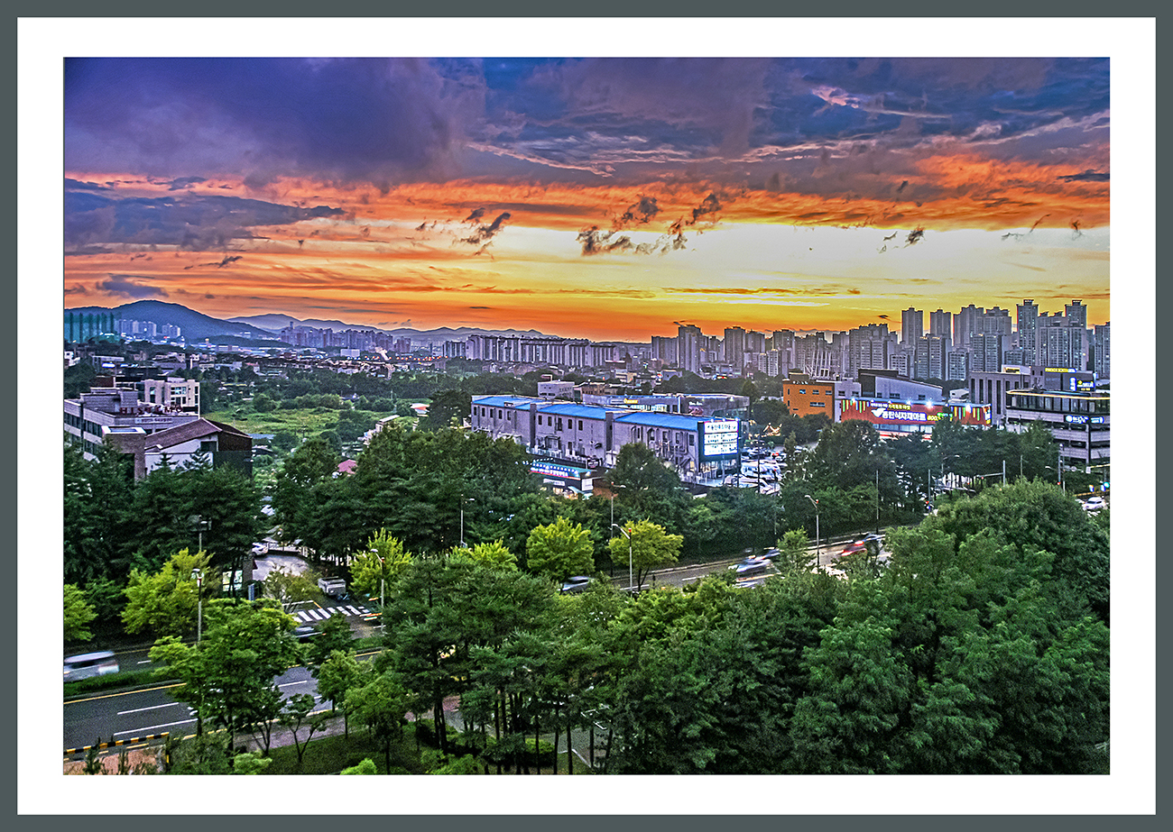 PHOTO BY  | NIKON D5500 | 2024:07:23 19:52:59 | ISO-100 | 1/10 sec | f 3.5 | 18 mm | EV=0.7 | ● WIDTH:1300 pixels  HEIGHT:923 pixels