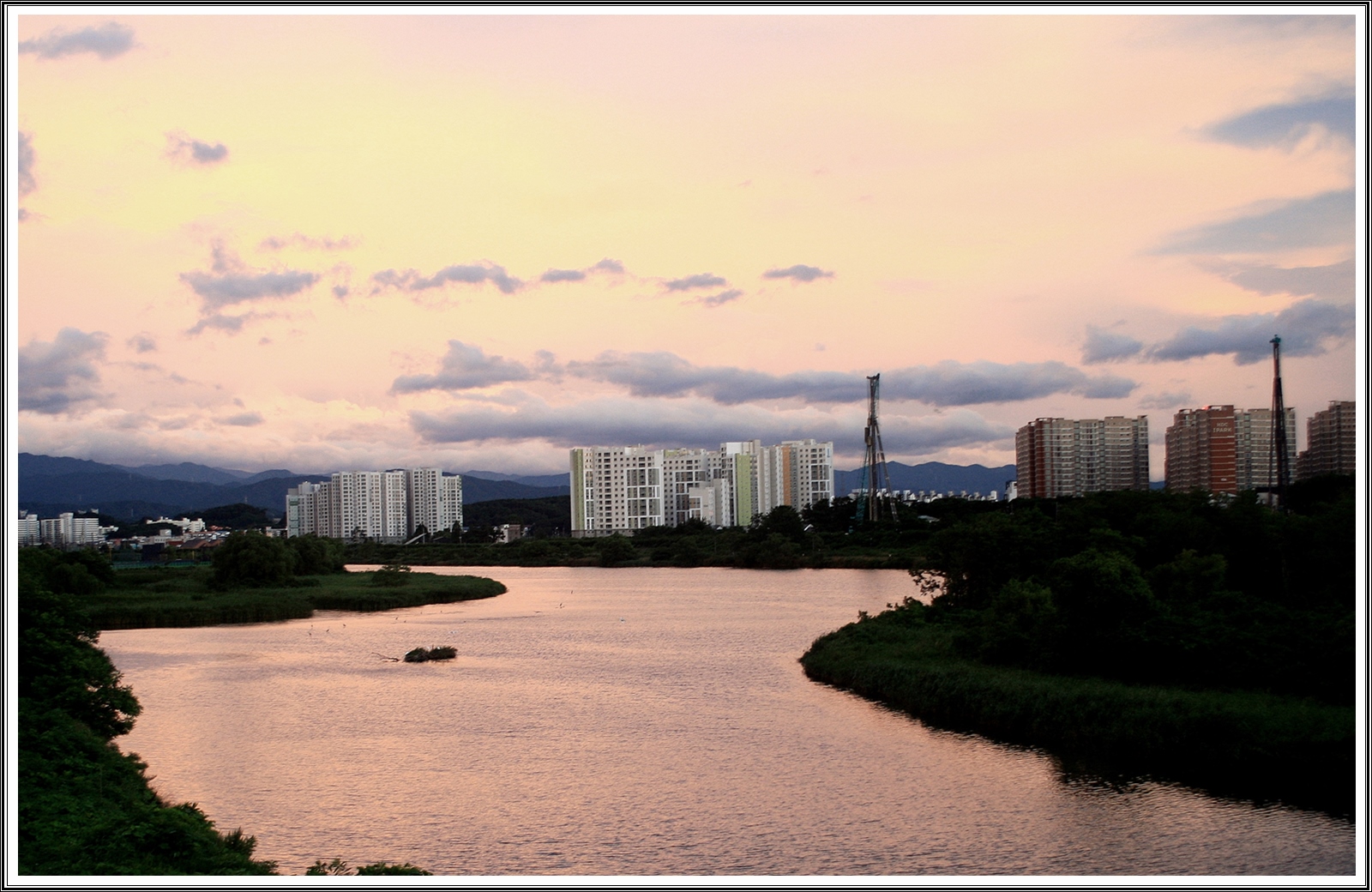 PHOTO BY  | Canon EOS-1D Mark III | 2024:07:24 05:35:58 | ISO-320 | 1/50 sec | f 3.5 | 32 mm | EV=-0.3 | ● WIDTH:3888 pixels  HEIGHT:2592 pixels