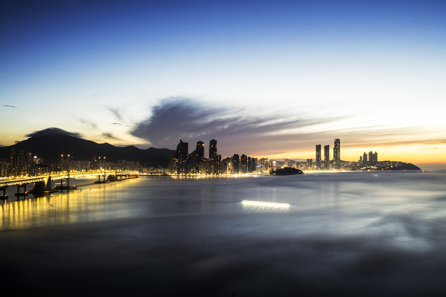 PHOTO BY KWON BYUNG JIN | NIKON Z 8 | 2024:07:25 04:45:39 | ISO-400 | 30/1 sec | f 22 | 35 mm | EV=0 | ● WIDTH:1500 pixels  HEIGHT:1000 pixels