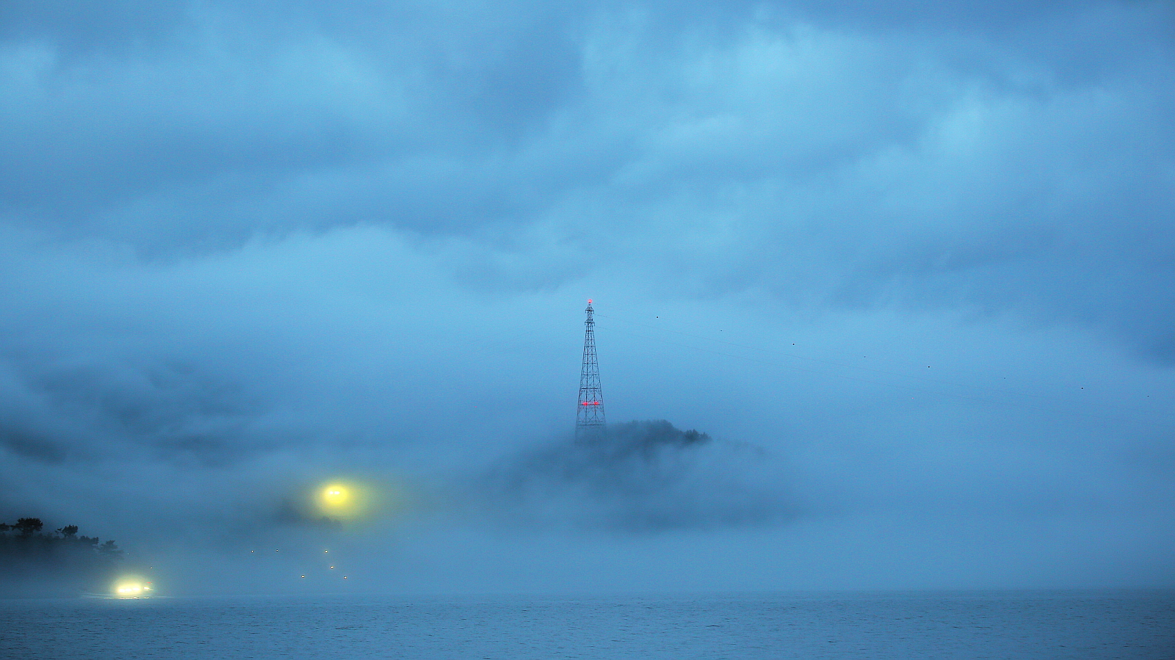 PHOTO BY  | Canon EOS 5D Mark III | 2024:07:23 19:34:55 | ISO-400 | 4/10 sec | f 5 | 127 mm | EV=0 | ● WIDTH:1700 pixels  HEIGHT:956 pixels