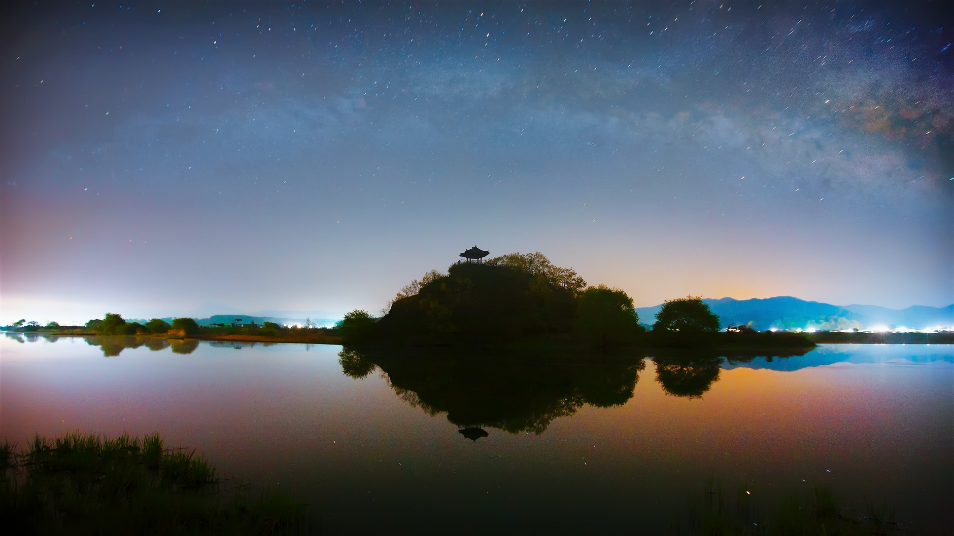 PHOTO BY  | Canon EOS-1Ds Mark III | 2018:04:21 02:55:03 | ISO-104859200 | 54000000/1000000 sec | f 3.5 | 16 mm | EV=0 | ● WIDTH:1880 pixels  HEIGHT:1058 pixels