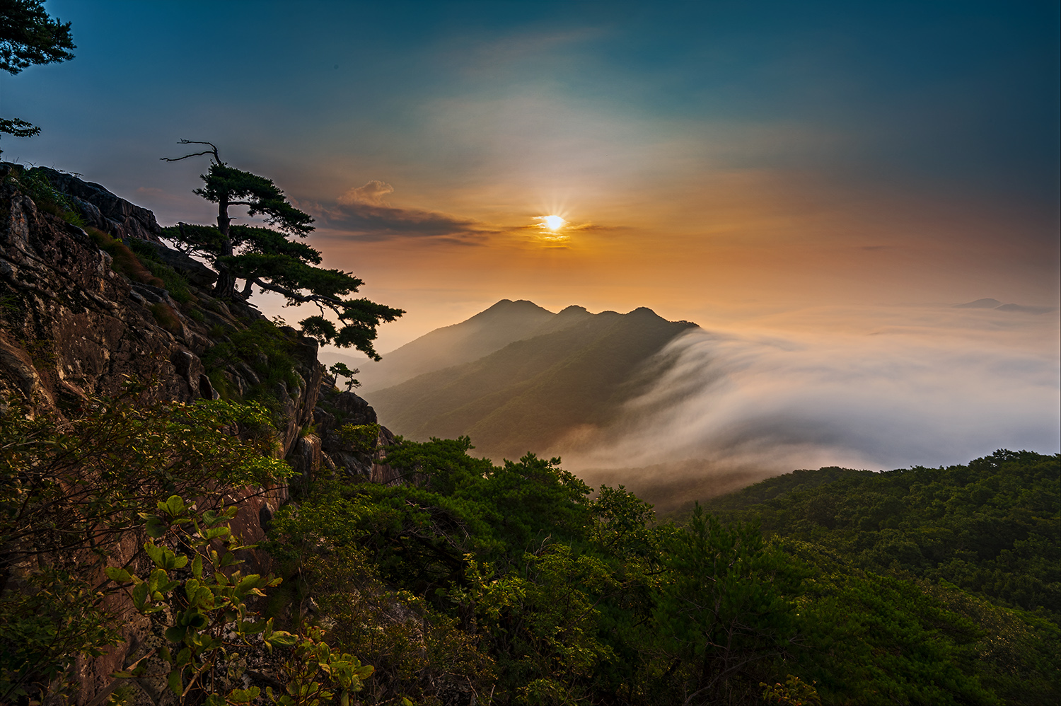 PHOTO BY  | NIKON Z 6_2 | 2024:08:04 06:20:32 | ISO-200 | 1/100 sec | f 16 | 16.5 mm | EV=-0.3 | ● WIDTH:1500 pixels  HEIGHT:998 pixels