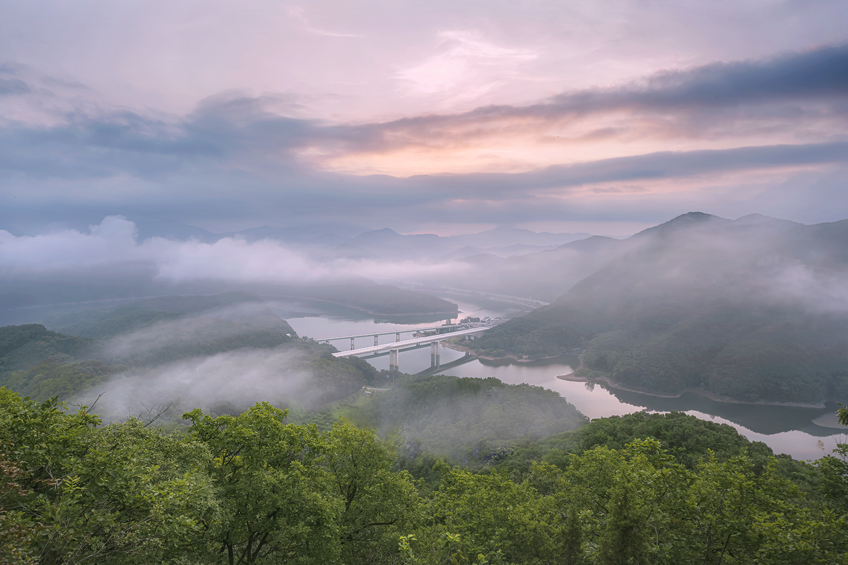 PHOTO BY  | NIKON Z 7_2 | 2024:08:02 05:44:10 | ISO-50 | 4/10 sec | f 11 | 20 mm | EV=0 | ● WIDTH:1700 pixels  HEIGHT:1133 pixels