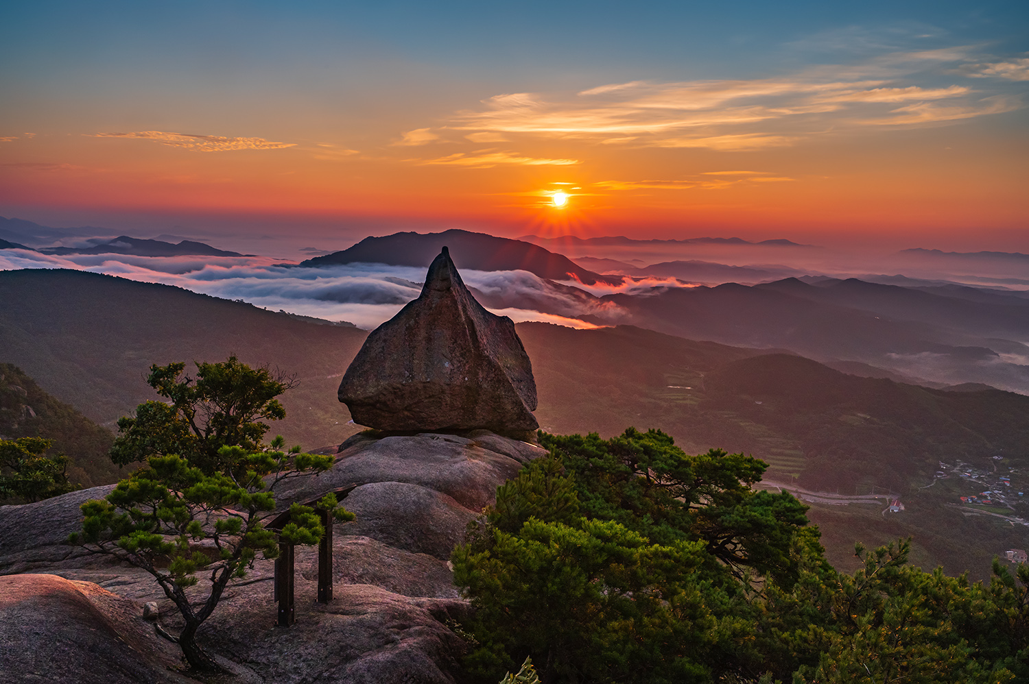 PHOTO BY  | NIKON Z 6_2 | 2024:08:07 05:53:20 | ISO-200 | 1/160 sec | f 16 | 32.5 mm | EV=-1.3 | ● WIDTH:1500 pixels  HEIGHT:998 pixels