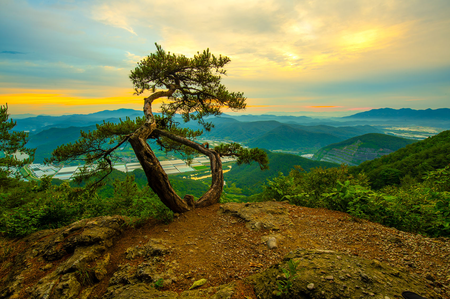 PHOTO BY  | NIKON D850 | 2024:06:06 05:22:06 | ISO-64 | 1/3 sec | f 22 | 19 mm | EV=0 | ● WIDTH:1700 pixels  HEIGHT:1133 pixels