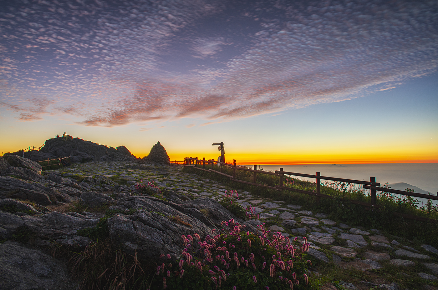 PHOTO BY  | NIKON D850 | 2024:08:12 04:51:39 | ISO-100 | 29/1 sec | f 8 | 17 mm | EV=-2 | ● WIDTH:1400 pixels  HEIGHT:928 pixels