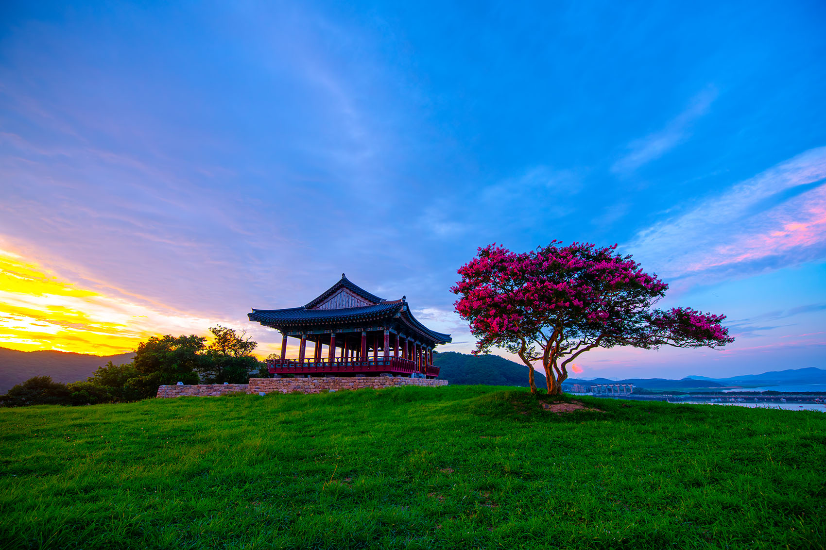 PHOTO BY  | NIKON D850 | 2024:08:06 19:19:26 | ISO-320 | 1/60 sec | f 5 | 14 mm | EV=0 | ● WIDTH:1700 pixels  HEIGHT:1133 pixels