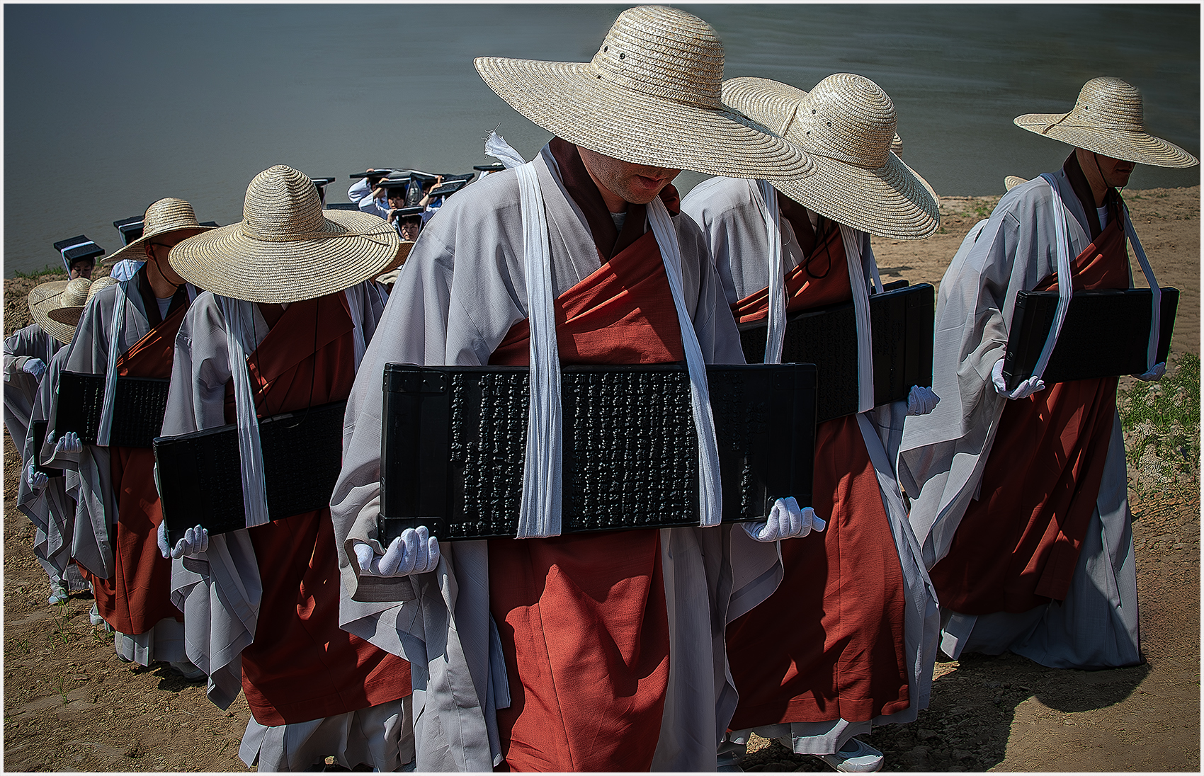 PHOTO BY  | NIKON D700 | 2011:06:20 09:53:37 | ISO-200 | 1/1000 sec | f 6.3 | 28 mm | EV=0.7 | ● WIDTH:1700 pixels  HEIGHT:1096 pixels