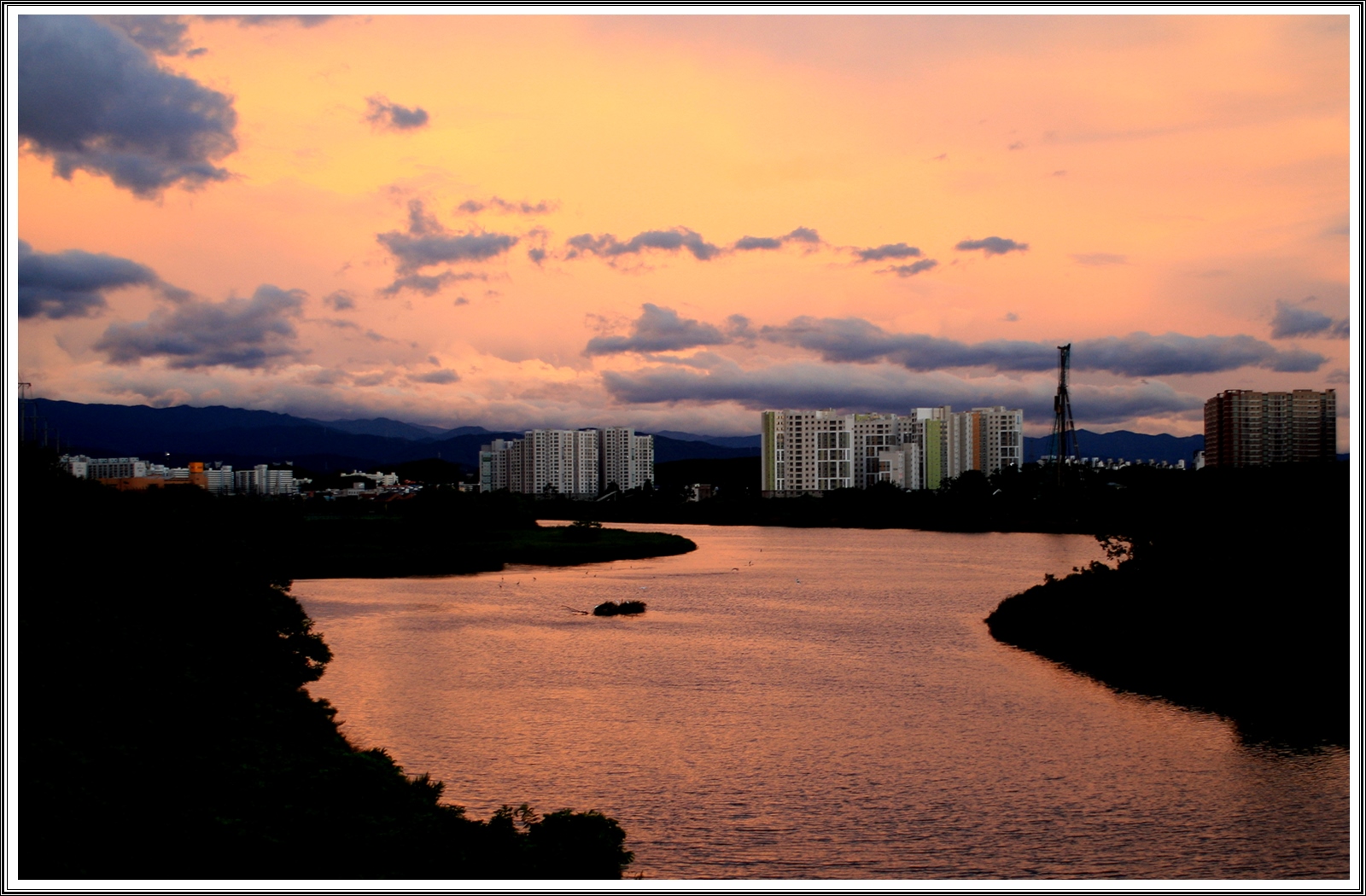 PHOTO BY  | Canon EOS-1D Mark III | 2024:08:17 05:35:58 | ISO-320 | 1/50 sec | f 3.5 | 32 mm | EV=-0.3 | ● WIDTH:3888 pixels  HEIGHT:2592 pixels