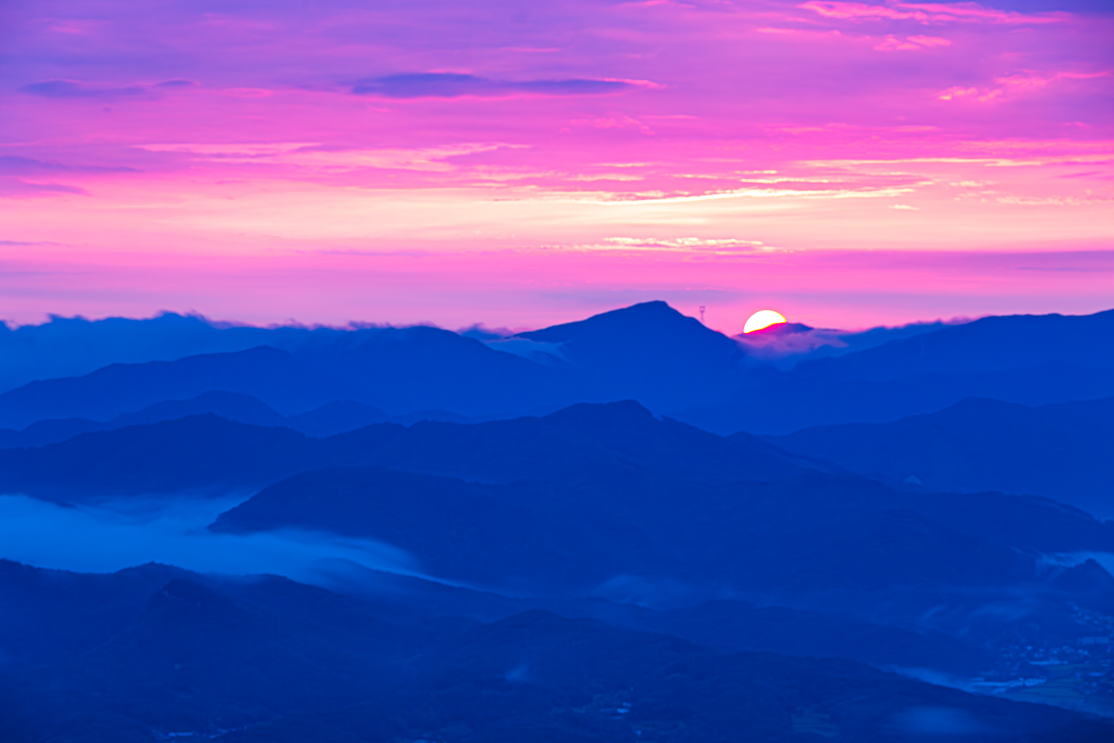 PHOTO BY MINKYUKIM | Canon EOS 5D Mark III | 2024:08:18 05:28:43 | ISO-200 | 15/1 sec | f 8 | 145 mm | EV=0 | ● WIDTH:1600 pixels  HEIGHT:1067 pixels