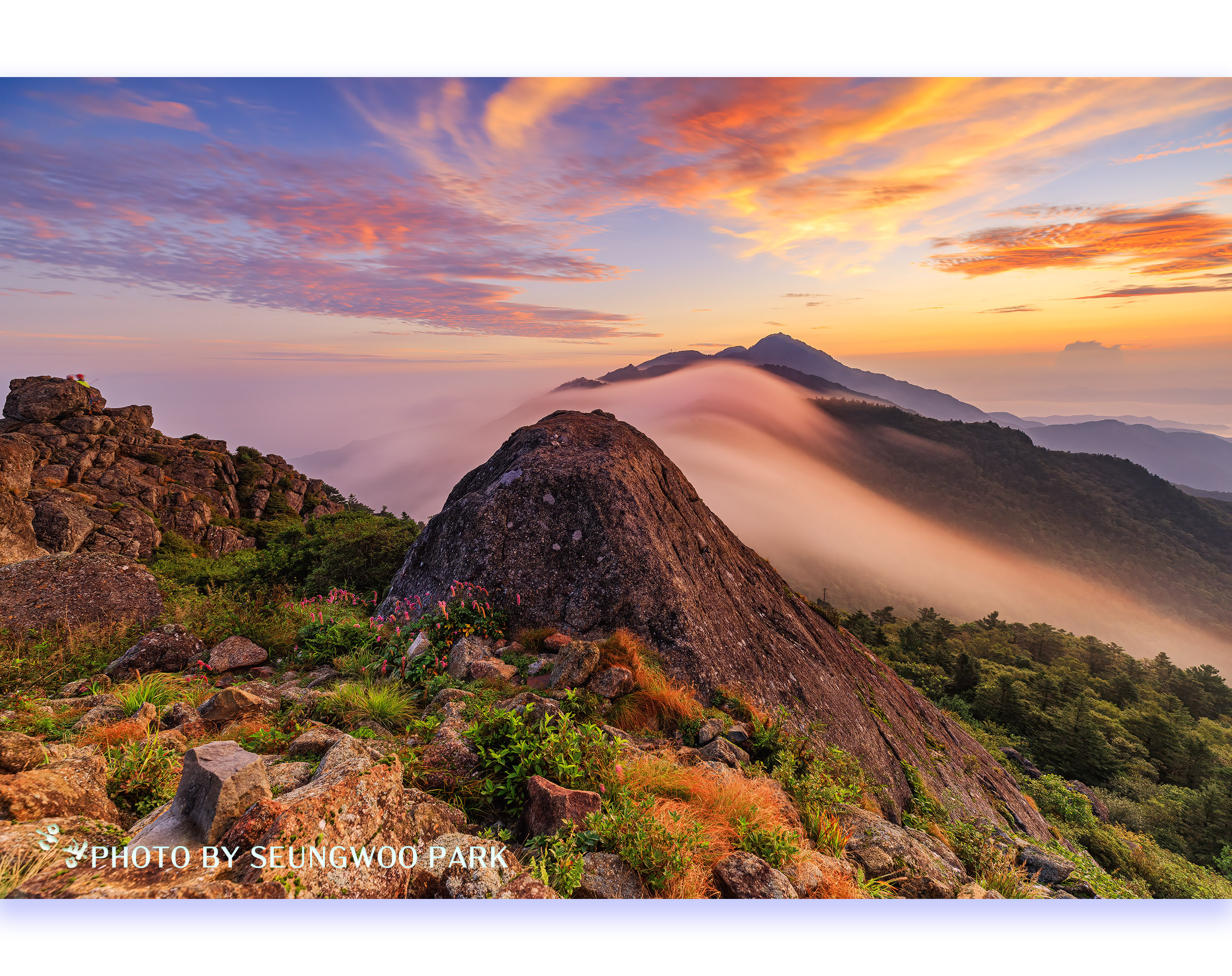 PHOTO BY PARK SEUNGWOO | Canon EOS 5D Mark IV | 2024:08:17 06:05:48 | ISO-125 | 30/1 sec | f 8 | 16 mm | EV=0 | ● WIDTH:2400 pixels  HEIGHT:1900 pixels