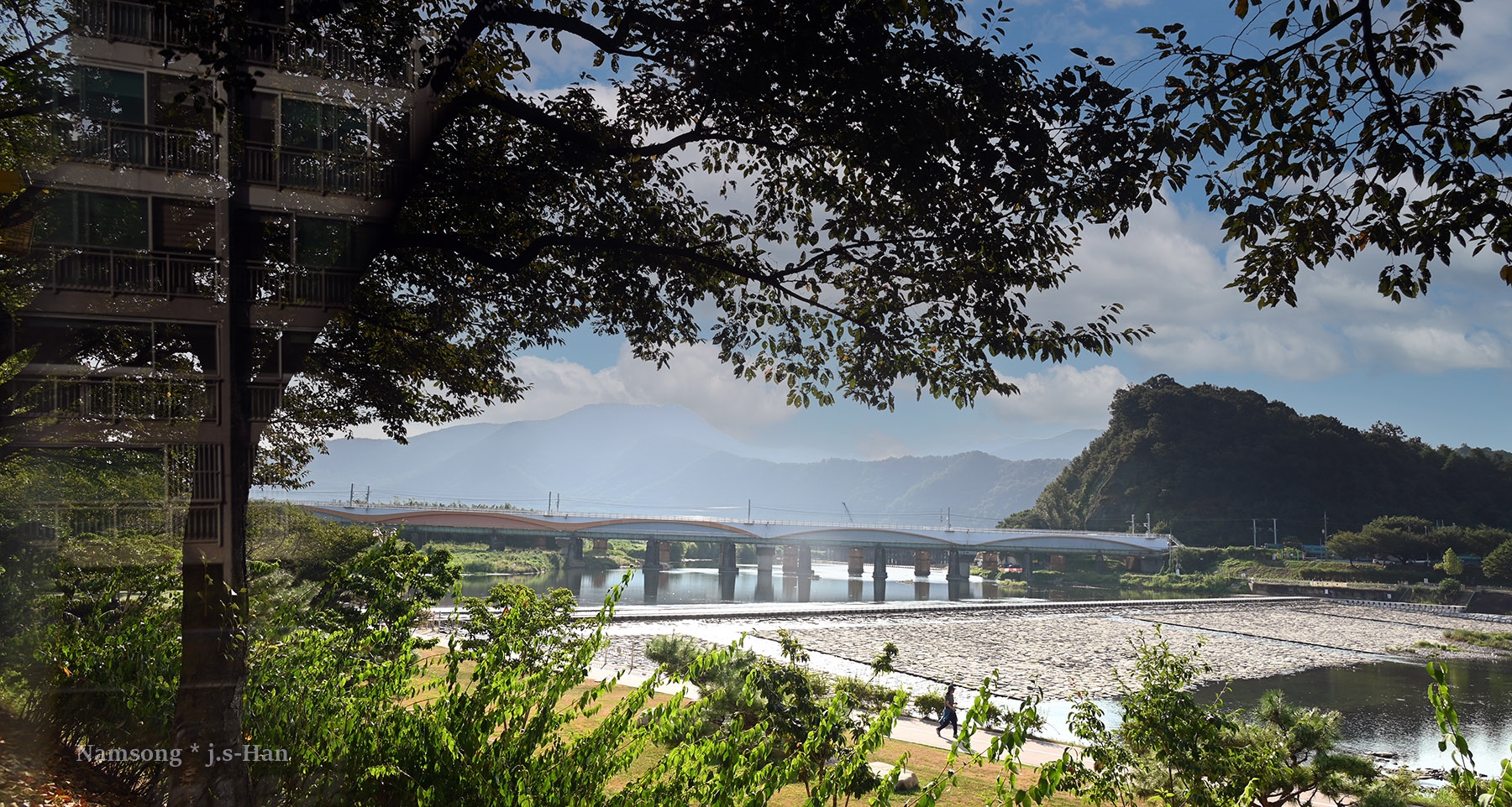 PHOTO BY  | NIKON Z 6_2 | 2024:08:18 20:01:27 | ISO-100 | 1/125 sec | f 7.1 | 24 mm | EV=0 | ● WIDTH:1800 pixels  HEIGHT:962 pixels