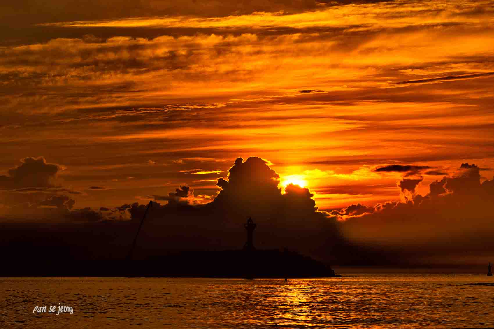 PHOTO BY jps | Canon EOS R6 | 2024:08:27 06:08:12 | ISO-200 | 1/1000 sec | f 13 | 157 mm | EV=-1.3 | ● WIDTH:1700 pixels  HEIGHT:1133 pixels