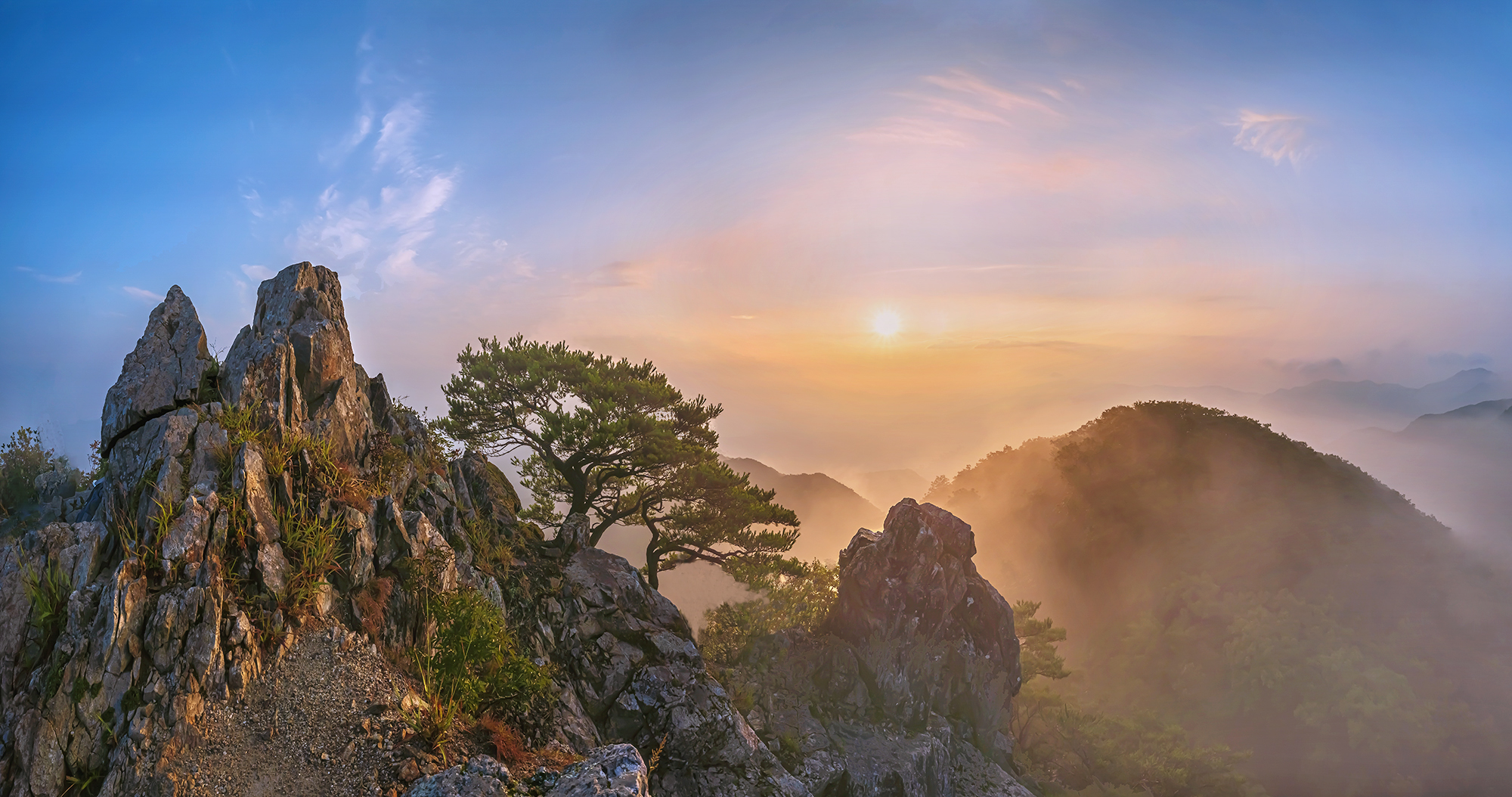 PHOTO BY  | NIKON Z 7_2 | 2024:08:25 06:33:51 | ISO-100 | 1/400 sec | f 11 | 14 mm | EV=0 | ● WIDTH:2000 pixels  HEIGHT:1054 pixels