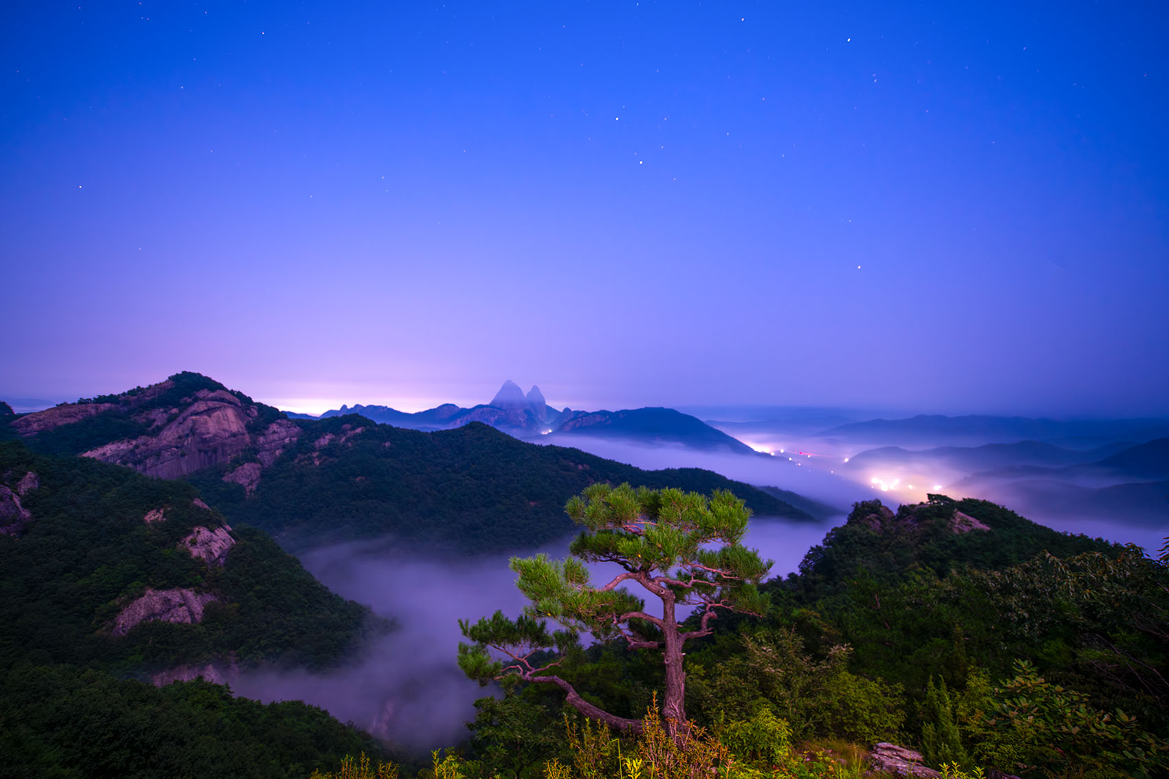 PHOTO BY  | NIKON D850 | 2024:08:24 04:32:11 | ISO-200 | 30/1 sec | f 4 | 17 mm | EV=0 | ● WIDTH:1700 pixels  HEIGHT:1133 pixels