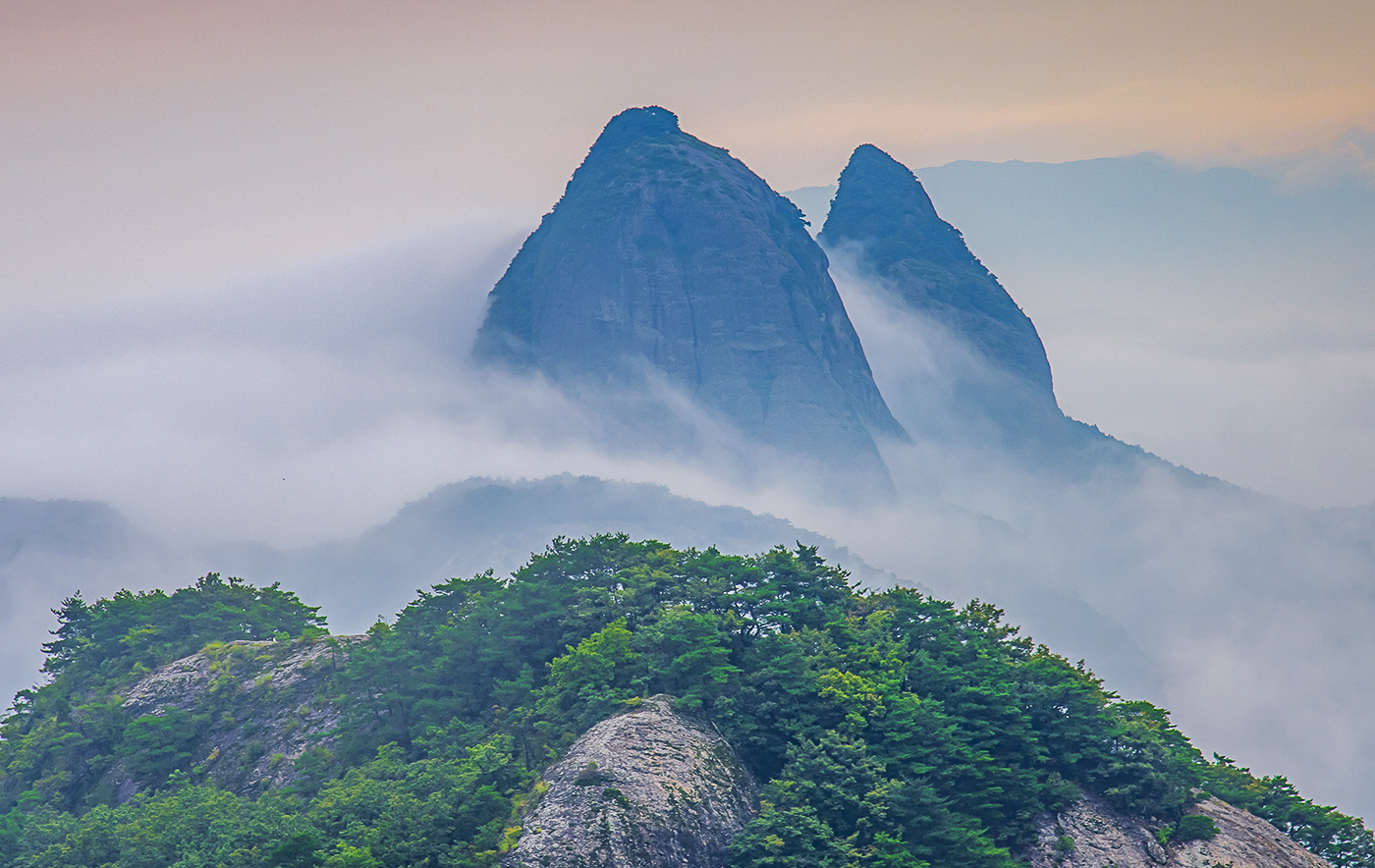 PHOTO BY  | NIKON D850 | 2024:08:27 07:24:08 | ISO-100 | 1/100 sec | f 11 | 120 mm | EV=-0.7 | ● WIDTH:1400 pixels  HEIGHT:884 pixels