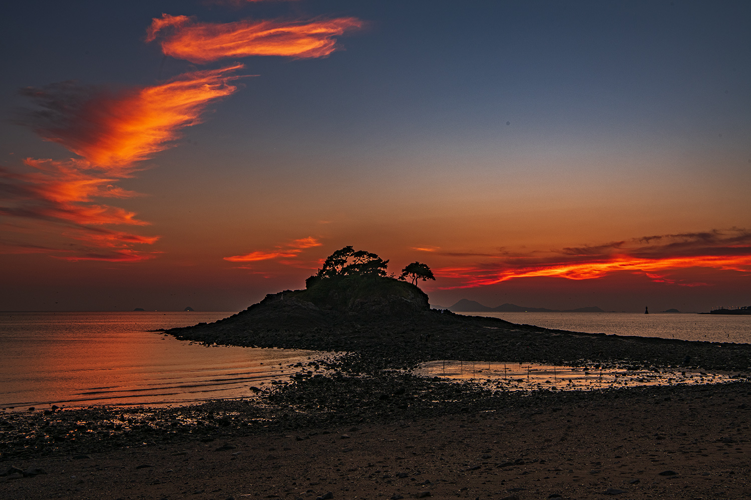 PHOTO BY  | NIKON D850 | 2024:08:31 19:07:55 | ISO-200 | 1/25 sec | f 16 | 40 mm | EV=1.7 | ● WIDTH:1500 pixels  HEIGHT:1000 pixels