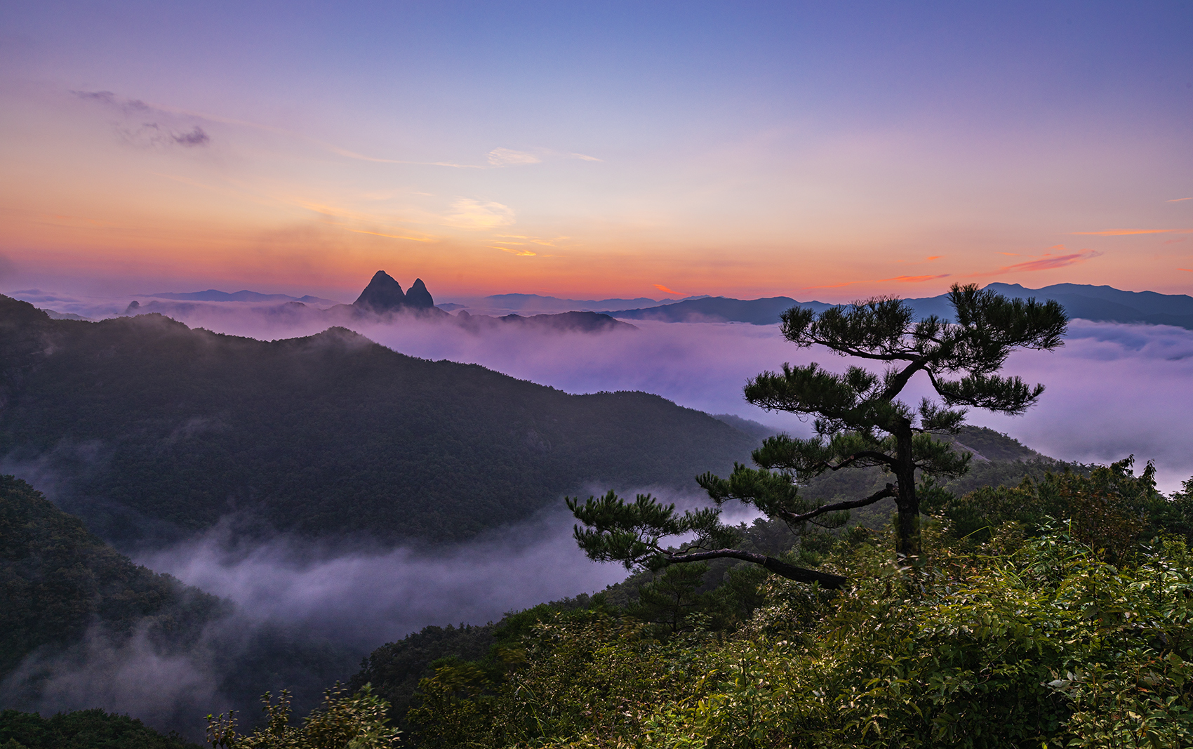 PHOTO BY JHG | Canon EOS 5D Mark IV | 2024:08:18 05:41:44 | ISO-100 | 25/10 sec | f 14 | 23 mm | EV=0 | ● WIDTH:1700 pixels  HEIGHT:1067 pixels