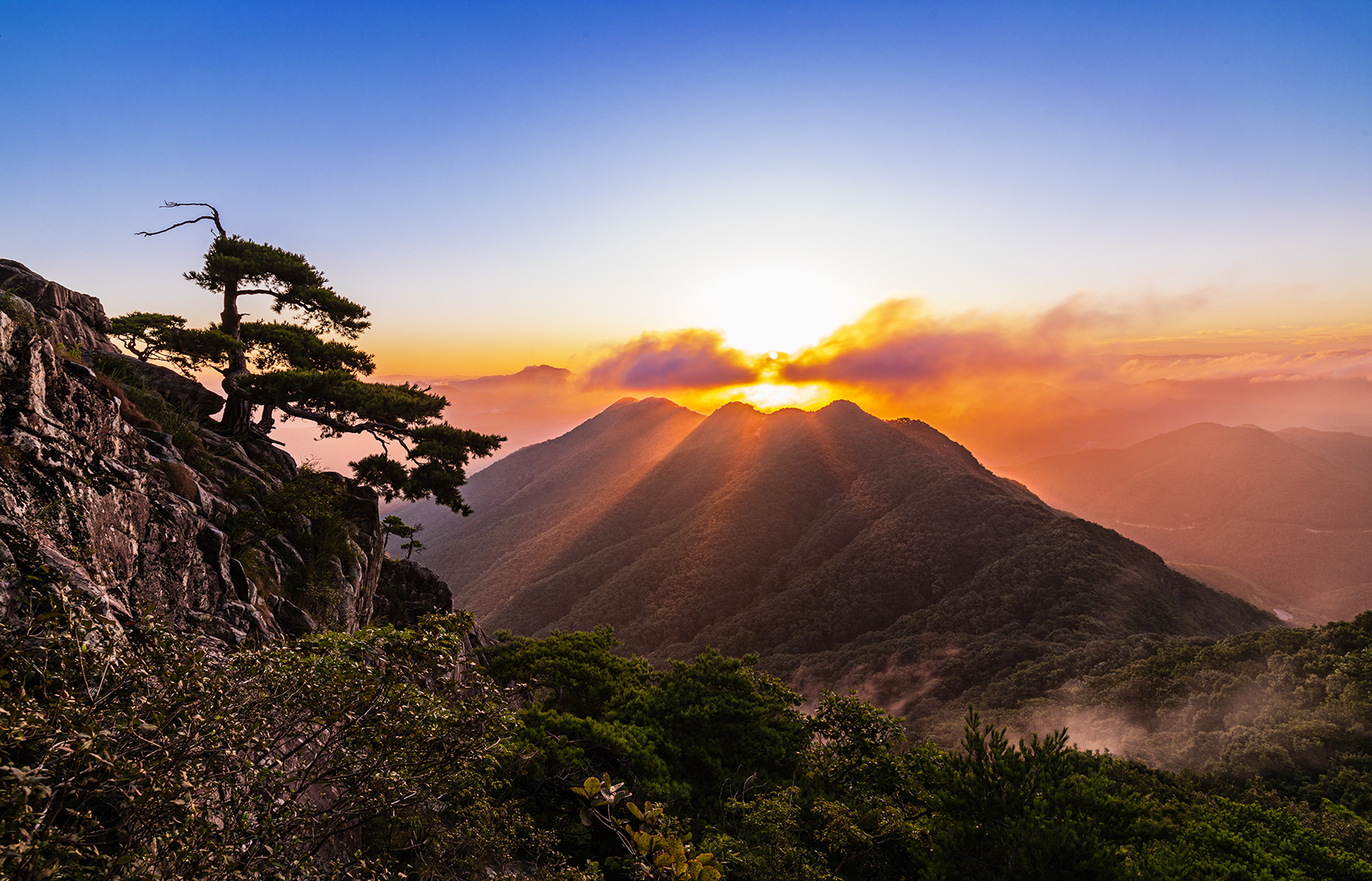 PHOTO BY JHG | Canon EOS 5D Mark IV | 2024:08:30 06:06:15 | ISO-50 | 6/10 sec | f 13 | 20 mm | EV=0 | ● WIDTH:1700 pixels  HEIGHT:1091 pixels