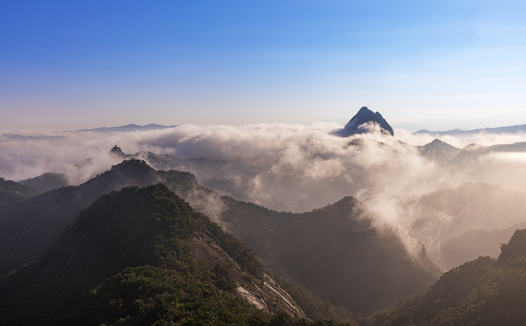 PHOTO BY JHG | Canon EOS 5D Mark IV | 2024:09:10 07:47:44 | ISO-50 | 1/250 sec | f 11 | 38 mm | EV=0 | ● WIDTH:1700 pixels  HEIGHT:1055 pixels