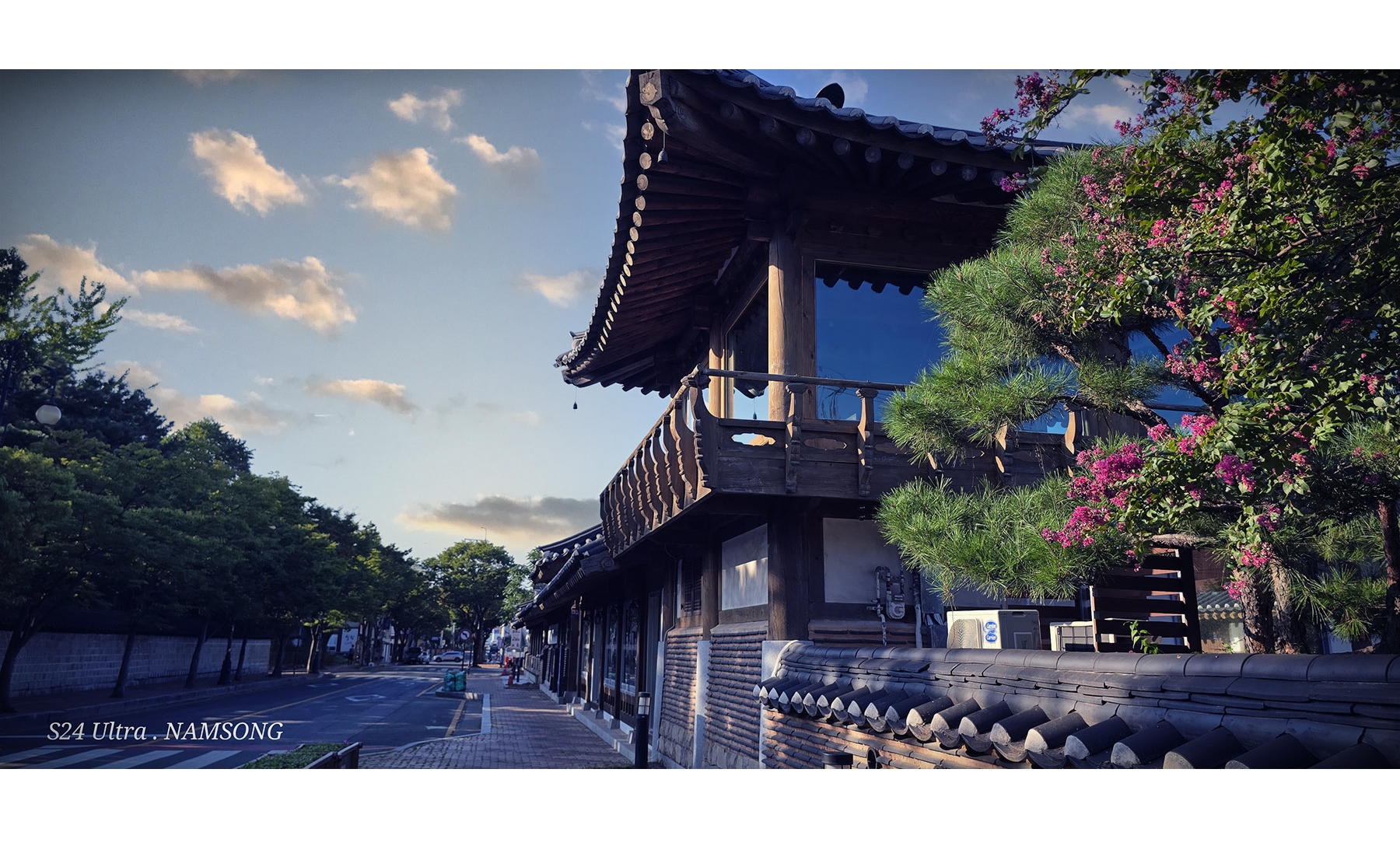 PHOTO BY  | Galaxy S24 Ultra | 2024:09:14 07:53:46 | ISO-12 | 1/409 sec | f 1.7 | 6.3 mm | EV=0 | ● WIDTH:1800 pixels  HEIGHT:900 pixels