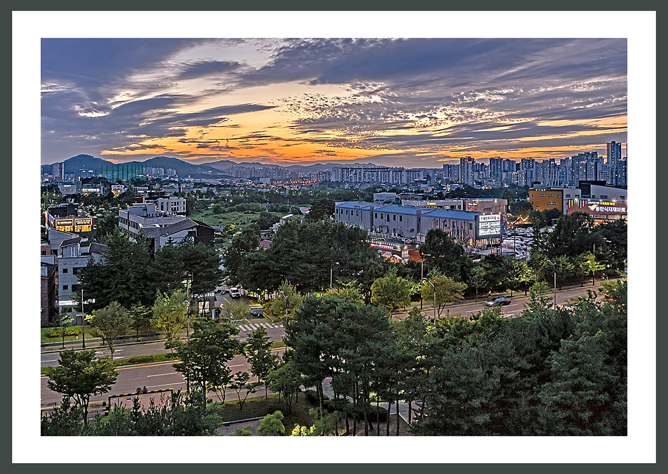 PHOTO BY  | ILCE-6500 | 2024:09:18 18:42:53 | ISO-250 | 1/30 sec | f 4.5 | 18 mm | EV=-1 | ● WIDTH:1300 pixels  HEIGHT:923 pixels