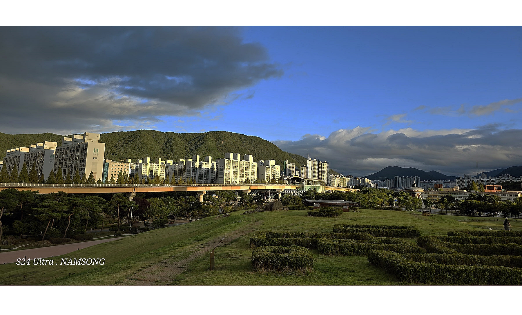 PHOTO BY  | Galaxy S24 Ultra | 2024:09:16 06:51:27 | ISO-12 | 1/354 sec | f 1.7 | 6.3 mm | EV=0 | ● WIDTH:1800 pixels  HEIGHT:900 pixels