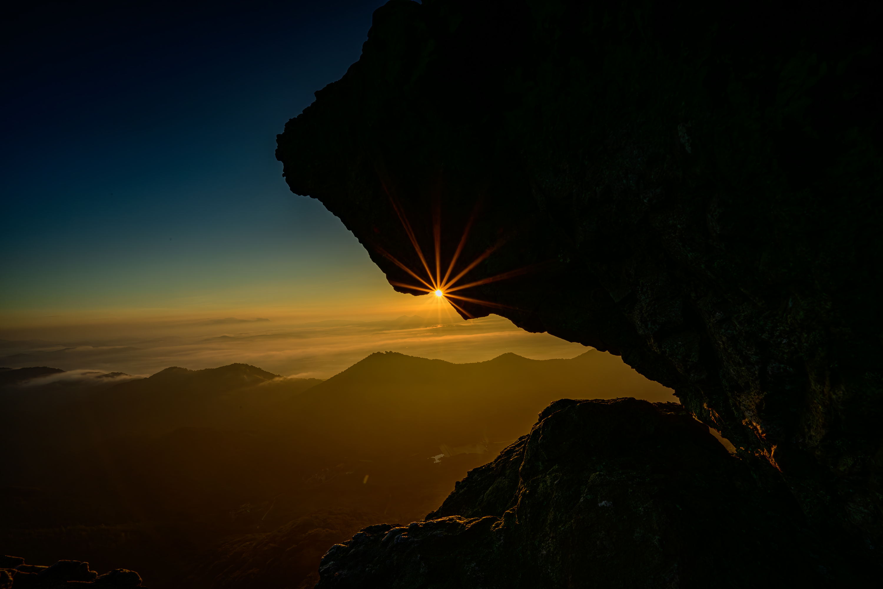 PHOTO BY  | NIKON Z 7_2 | 2024:09:18 06:31:03 | ISO-200 | 1/80 sec | f 22 | 17 mm | EV=-1 | ● WIDTH:3000 pixels  HEIGHT:2000 pixels