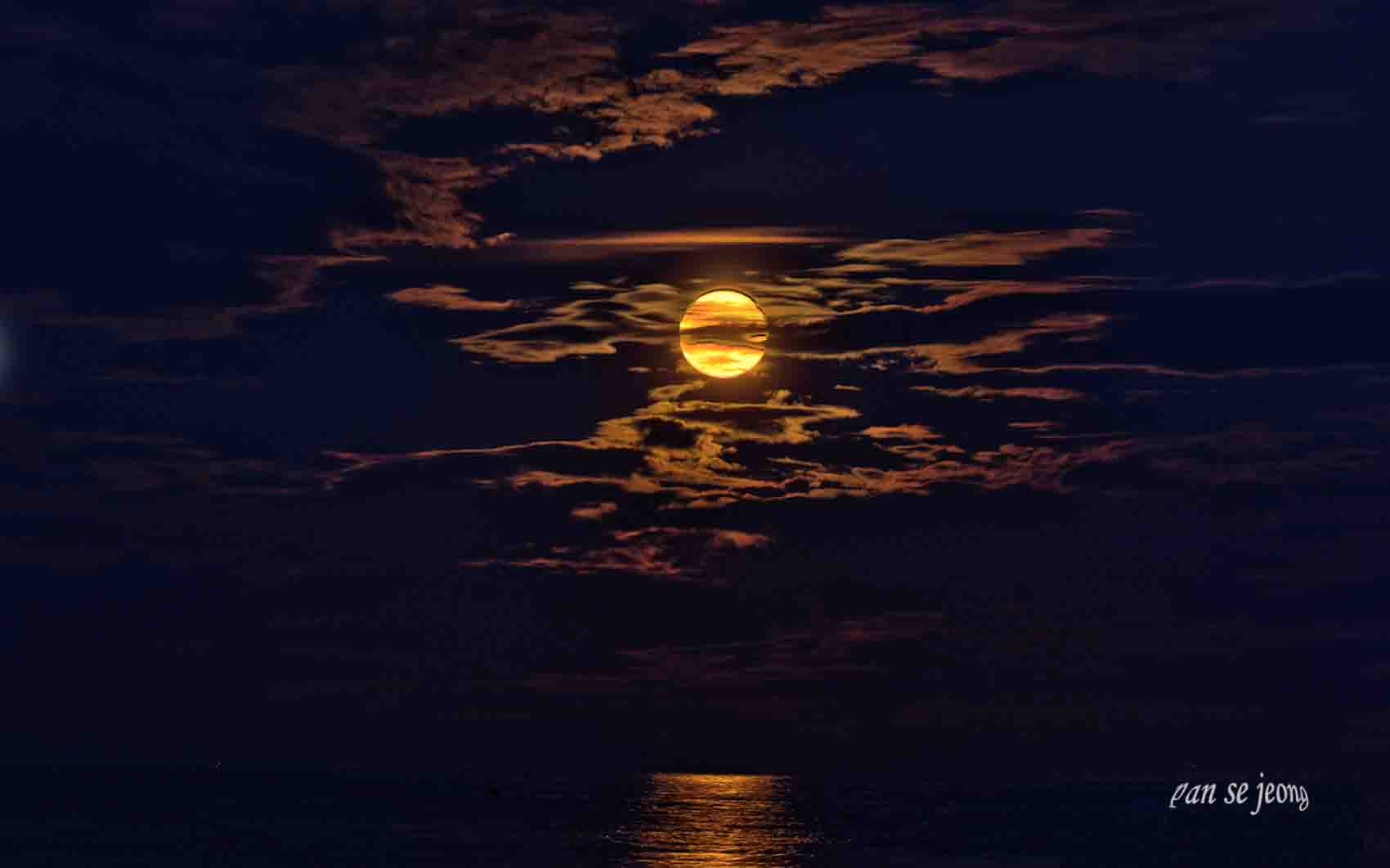 PHOTO BY jpsq | Canon EOS R6 | 2024:09:18 18:55:37 | ISO-400 | 1/8 sec | f 8 | 200 mm | EV=0 | ● WIDTH:1700 pixels  HEIGHT:1062 pixels