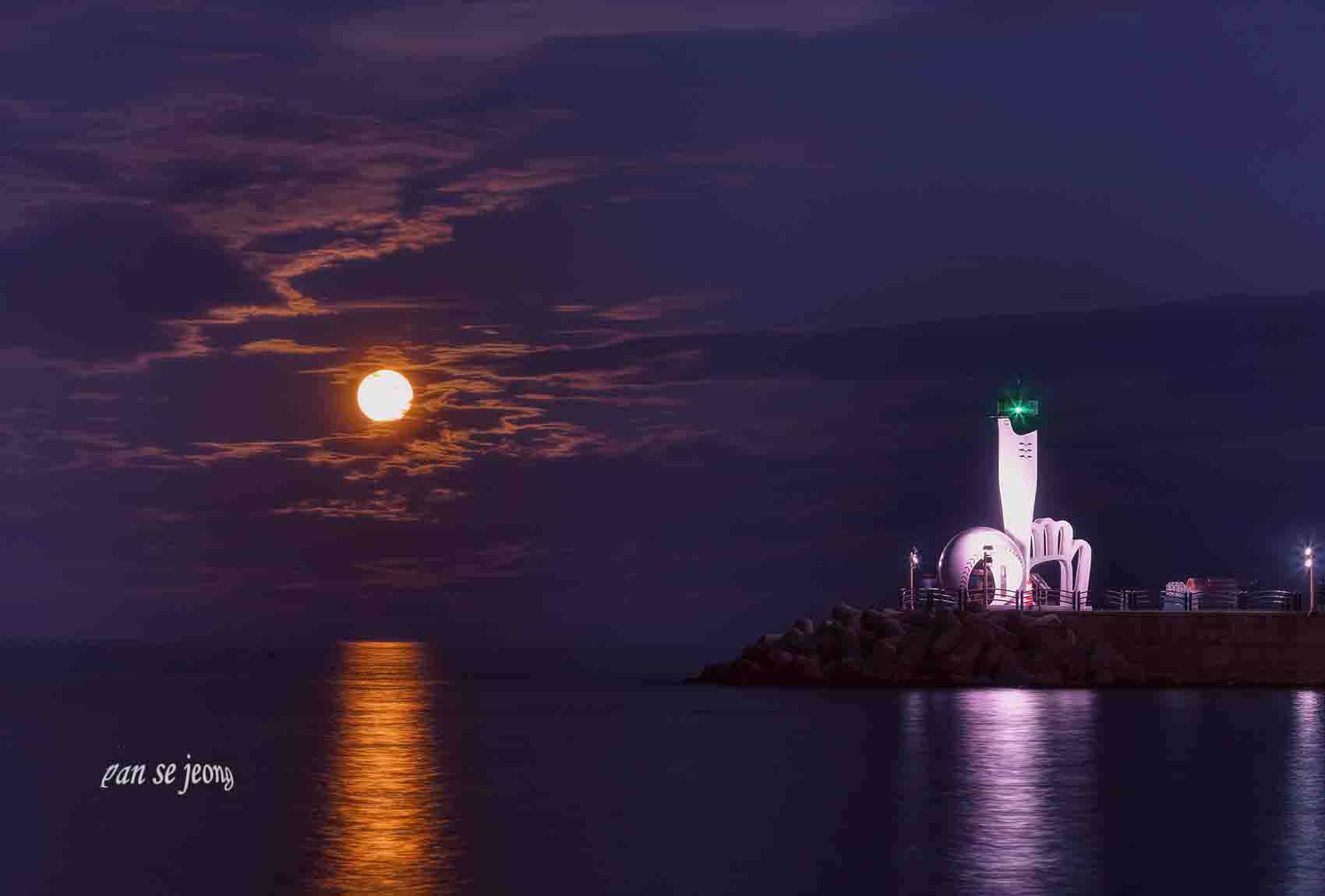 PHOTO BY jpsq | Canon EOS R6 | 2024:09:18 18:53:53 | ISO-400 | 5/1 sec | f 10 | 130 mm | EV=0 | ● WIDTH:1700 pixels  HEIGHT:1150 pixels