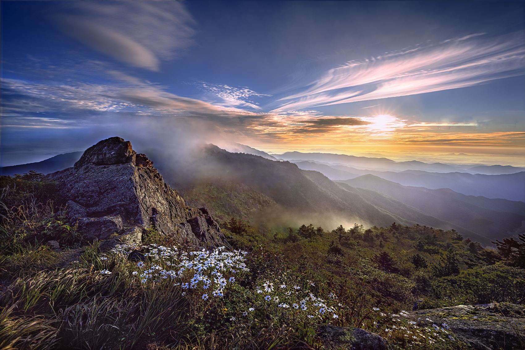 PHOTO BY  | NIKON Z 7_2 | 2024:09:19 06:46:55 | ISO-100 | 1/200 sec | f 11 | 14 mm | EV=0 | ● WIDTH:1700 pixels  HEIGHT:1133 pixels