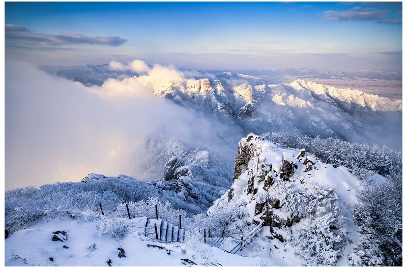 천황봉에서 구정봉을 바라보면서