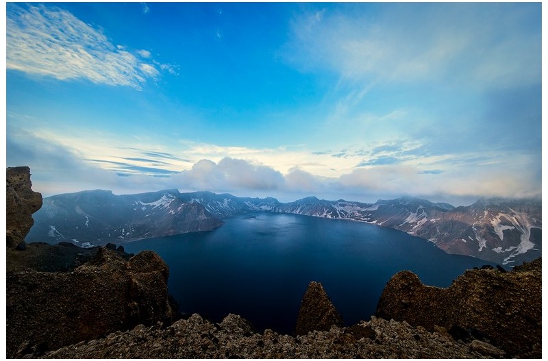 천지를 바라보며