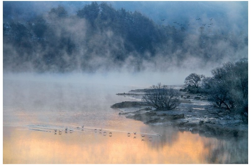 물안개 피는 호반
