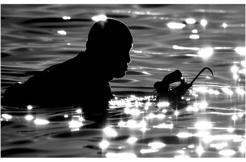 보석을 캐는 해녀 물질