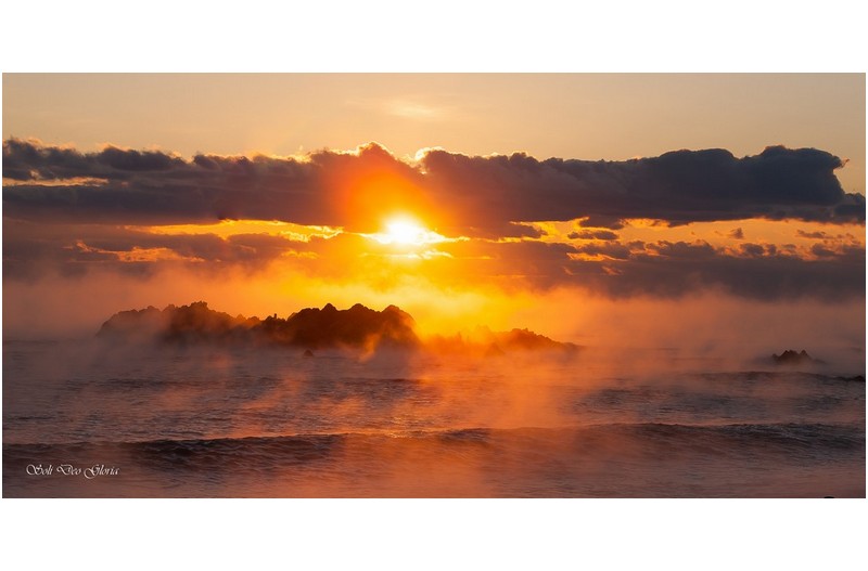 문무대왕수중릉의 일출