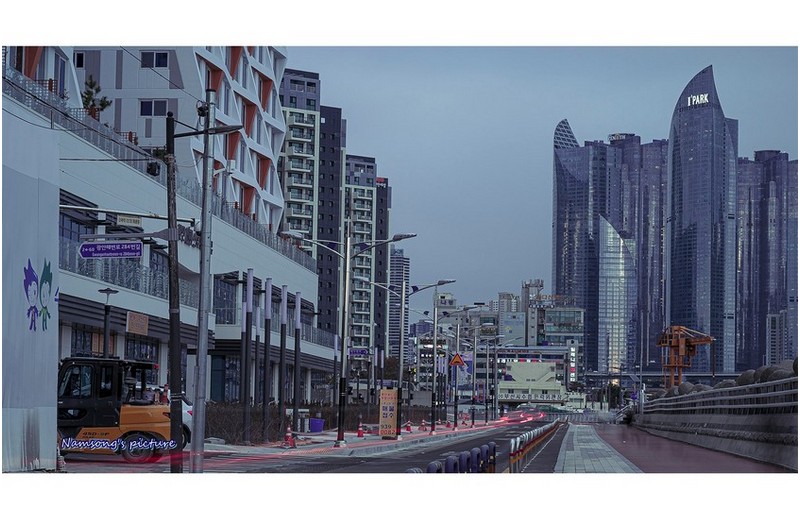 수변 공원으로 가는길에 -----