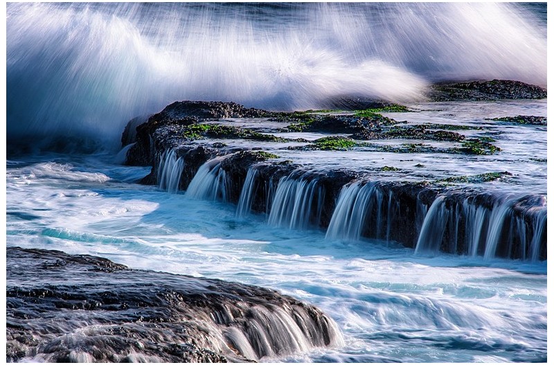 파도 쏟아지는 날