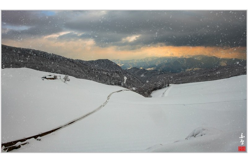 춘설에 잠긴 매봉산