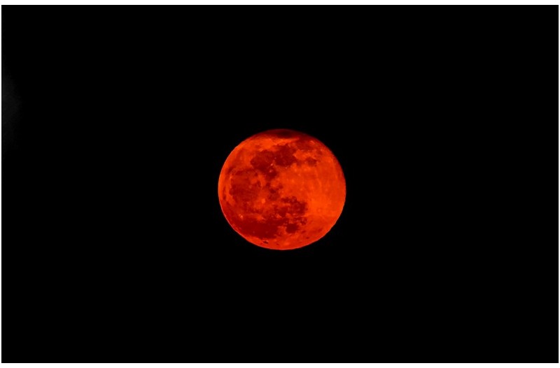RED MOON