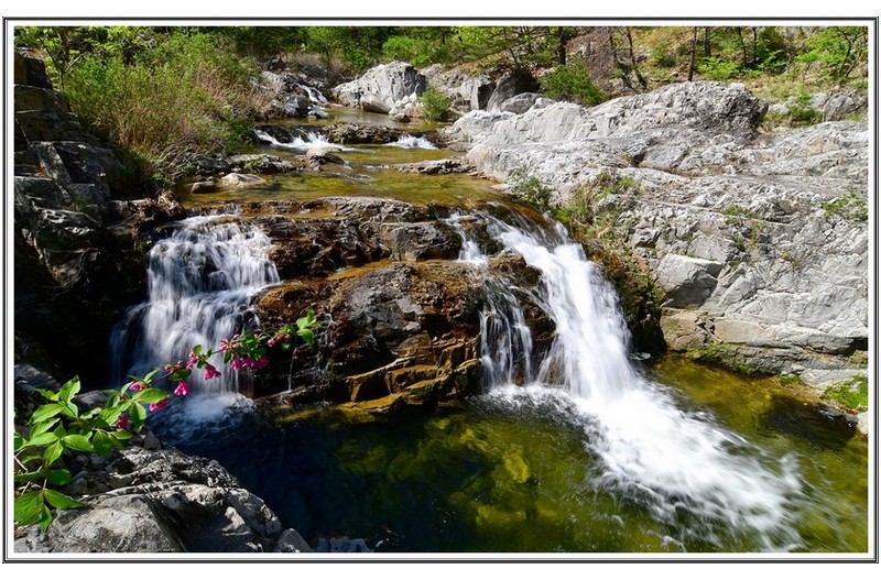 계류 속 작은 폭포