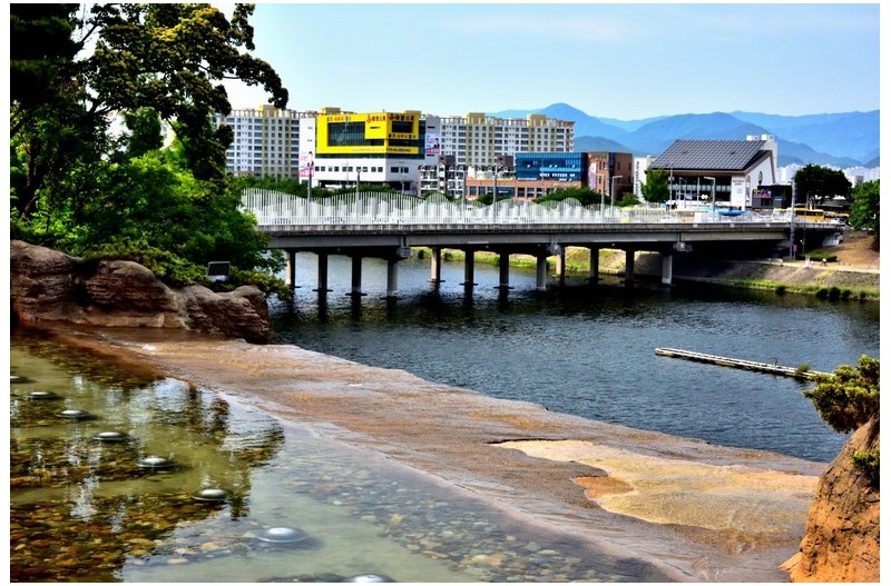 아양루 폭포의 조망