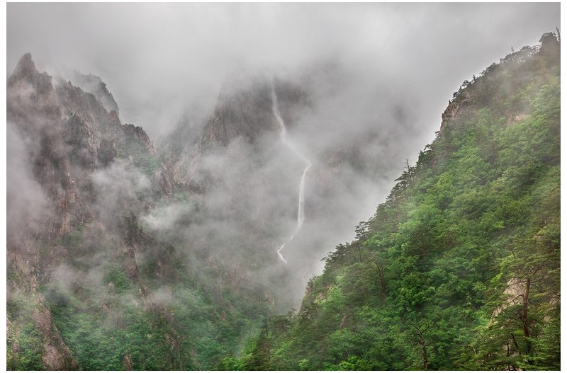 신록의 토왕성폭포